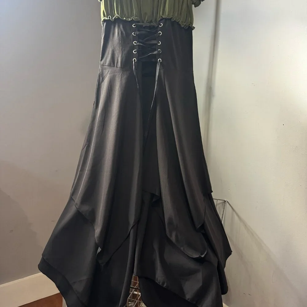 Green bodice black skirt with black ribbon corset - Picture 3 of 7